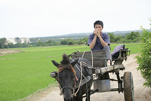 Bé Xuân Nghi bất ngờ về nước đóng phim - 9