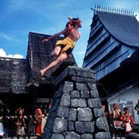 Phi thường - kỳ quặc - Lễ hội nhảy đá thót tim ở Indonesia