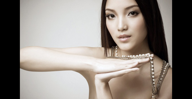 Nét đẹp thanh tao, quý  phái của cô còn được so sánh với nhan sắc của Hoa hậu Thế giới Trương Tử  Lâm.
