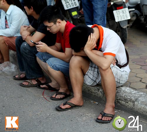 Cả nghìn người xếp hàng mua vé Arsenal - 2