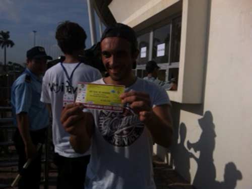 Cả nghìn người xếp hàng mua vé Arsenal - 7