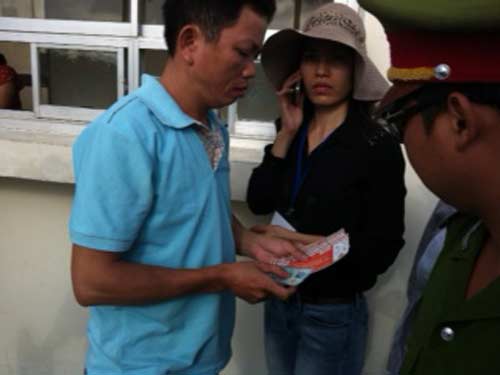 Cả nghìn người xếp hàng mua vé Arsenal - 6