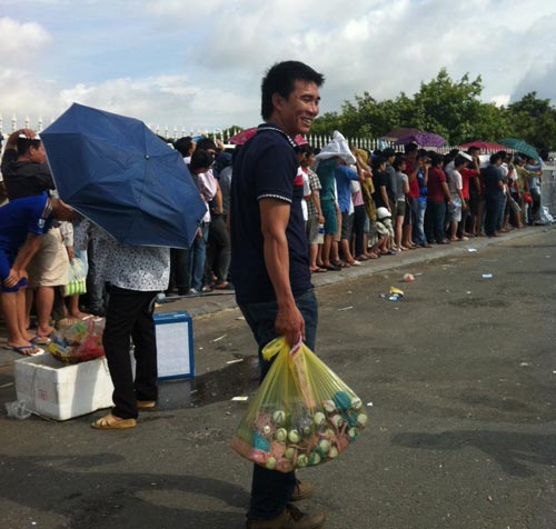 Dịch vụ ăn theo vé trận Arsenal cũng sốt - 5