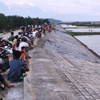 Tin tức trong ngày - Tranh chấp đất, dân 2 huyện đánh nhau