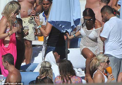 Sao Chelsea ăn chơi ở Marbella - 2