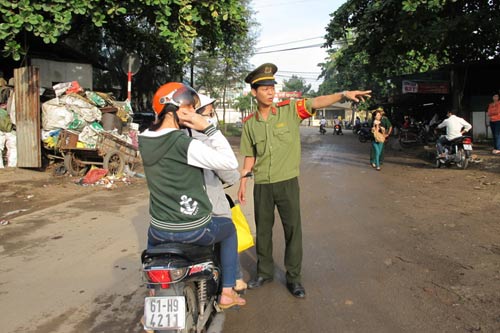 Thí sinh làm thủ tục dự thi ĐH đợt 2 - 8