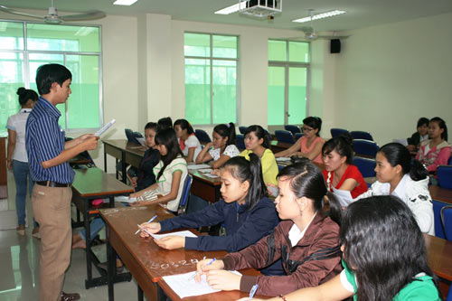 Thí sinh làm thủ tục dự thi ĐH đợt 2 - 7