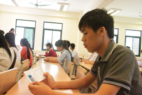 Thí sinh làm thủ tục dự thi ĐH đợt 2 - 14