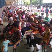 Tin tức trong ngày - Khám bảo hiểm y tế: Mất cả ngày