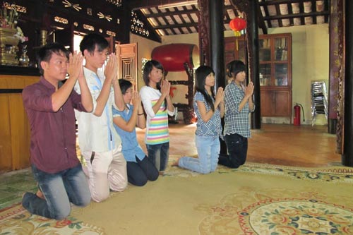 Sĩ tử Sài Gòn lên chùa cầu may - 10