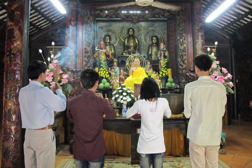 Sĩ tử Sài Gòn lên chùa cầu may - 11