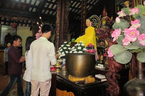 Sĩ tử Sài Gòn lên chùa cầu may - 12