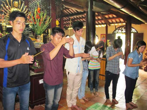 Sĩ tử Sài Gòn lên chùa cầu may - 6