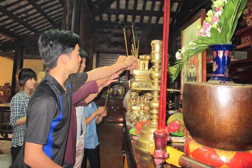 Sĩ tử Sài Gòn lên chùa cầu may - 7