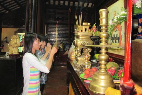 Sĩ tử Sài Gòn lên chùa cầu may - 8