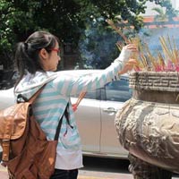 Tin tức trong ngày - Sĩ tử Sài Gòn lên chùa cầu may