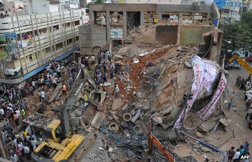 Ấn Độ: Sập khách sạn, 12 người chết - 1
