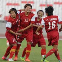 Bóng đá - 12 tỉ đồng và ba chuyến tập huấn