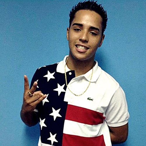 Rapper 20 tuổi bị bắn trên sàn diễn - 2