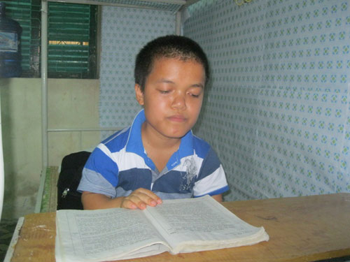 Sĩ tử cao 90cm giấu bố mẹ đi thi đại học - 2