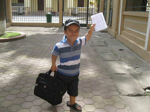 Sĩ tử cao 90cm giấu bố mẹ đi thi đại học - 3