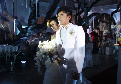 Đám cưới Đan Trường tại VN gây chú ý - 2