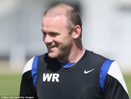 Rooney tươi rói tập luyện cùng MU - 2