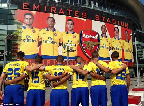 HOT: Arsenal phá két vì Suarez - 1
