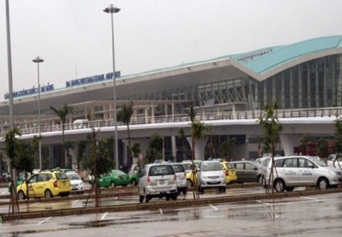 Sân bay Đà Nẵng phải cắt điện vì... dột - 1