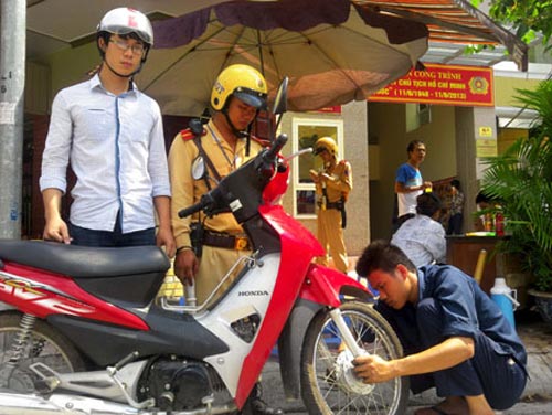 Sĩ tử viết thư cảm ơn CSGT - 1