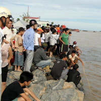 Tin tức trong ngày - Để lại thư tuyệt mệnh, cô gái nhảy cầu tự tử