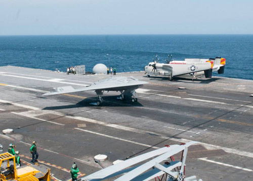 UAV Mỹ hạ cánh thành công xuống tàu sân bay - 2