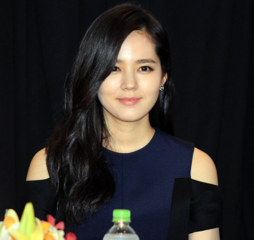 Han Ga In ghen tỵ với các bạn trẻ Việt - 8