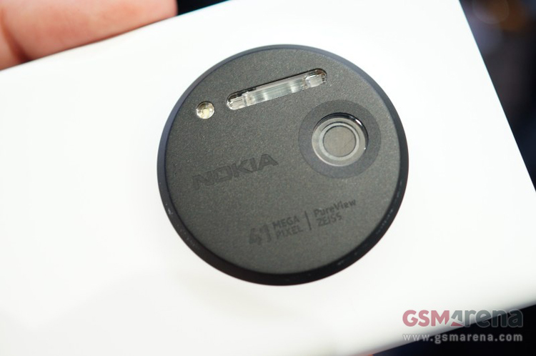Nokia Lumia 1020 có thể quay video độ phân giải 1080p, cùng với bộ cảm biến có độ phân giải cao cho phép người dùng chụp toàn cảnh trước, sau đó zoom để lấy từng khung cảnh cụ thể mà ảnh vẫn rất sắc sảo và chi tiết.