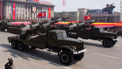 Triều Tiên rầm rập kéo tên lửa về thủ đô - 1