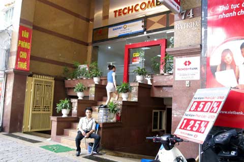 Ngân hàng hạ lãi suất mỗi nơi một kiểu - 5