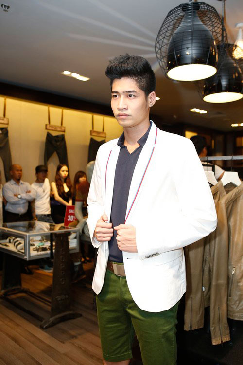 Thanh Hoài sexy với váy lệch vai - 12