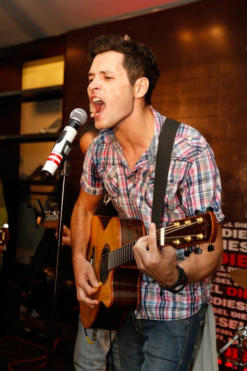 Thanh Hoài sexy với váy lệch vai - 15