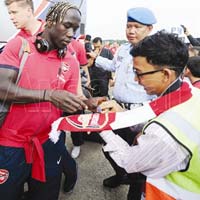 Bóng đá - Arsenal mang vệ sĩ, đầu bếp riêng tới Việt Nam