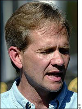 Cô bé xấu số và kẻ vô gia cư điên loạn (Kỳ 3) - 4