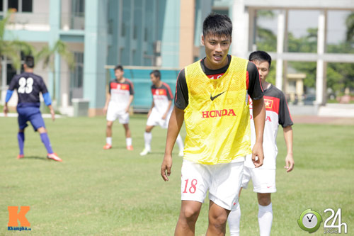 Hồng Quân trả áo số 9 cho Công Vinh - 2