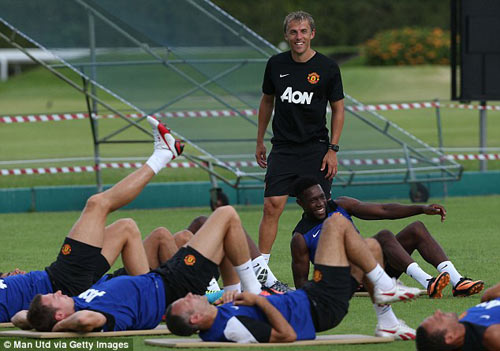 Moyes hành xử giống Ferguson - 8