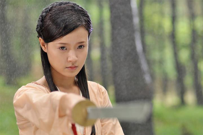 Cô đã hoàn thành xuất sắc vai diễn Hoa Xuân trong phim cổ trang Thiên mệnh anh hùng