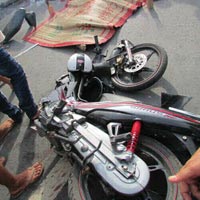 Tin tức trong ngày - Nhậu xong kẹp 3 đi trái đường, 2 người chết