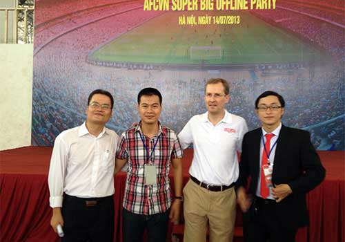 Fan Việt làm nóng không khí đón Arsenal - 1