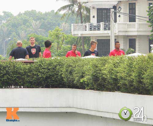 Fan Việt khiến Arsenal "thót tim" - 1