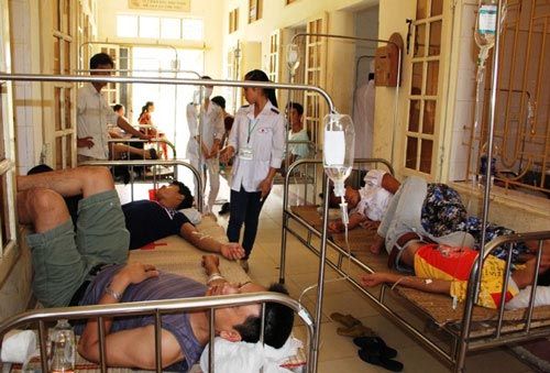 Hơn 40 du khách nhập viện sau bữa ăn tối - 2
