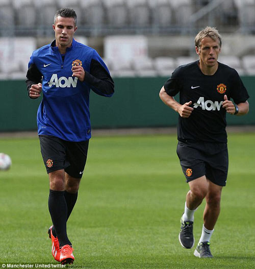 Persie trở lại: Không còn chỗ cho Rooney - 1