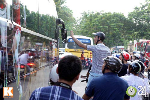 Fan Việt khiến Arsenal "thót tim" - 7