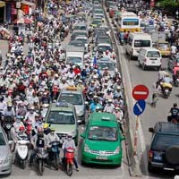 Tin tức trong ngày - Thu phí đường bộ xe máy: Chờ hướng dẫn